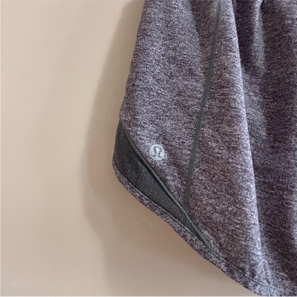 Lululemon Sz 12 Hotty Hot Short 2.5' Heather Lux
Multi Black / Heathered Black - Picture 7 of 12